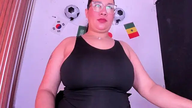 Snapshot of alondrabigtits chatting on June 27, 2026, 12:22 pm alondrabigtits online show from June 27, 2026, 12:22 pm