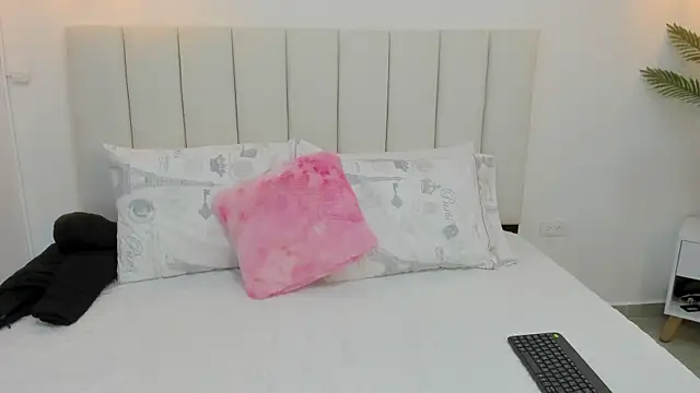 Ada Monroe10 online show from March 17, 2025, 1:08 pm