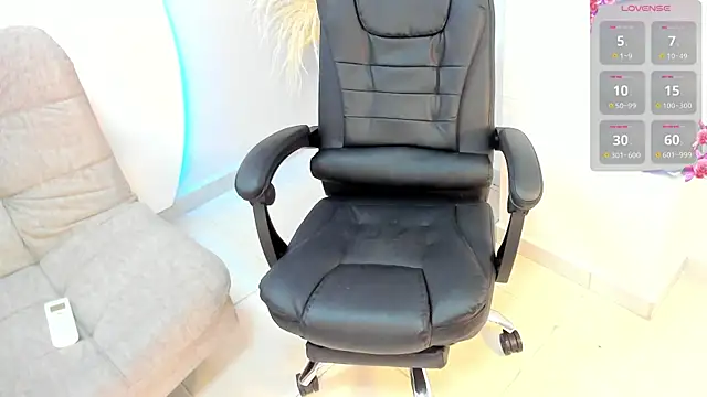 Ada Monroe10 online show from September 17, 2025, 1:13 pm