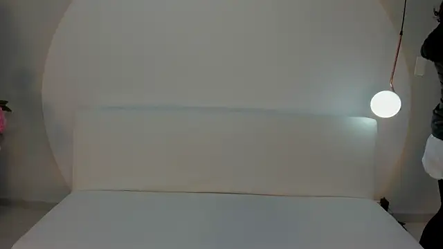 Ada Monroe10 online show from January 6, 2026, 1:48 pm