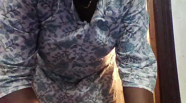 expression queen online show from December 14, 2024, 6:30 pm