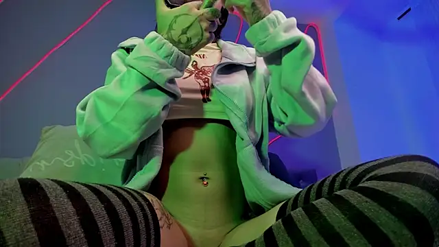 Snapshot of Evangeline_bell chatting on December 18, 2024, 12:07 pm Evangeline bell online show from December 18, 2024, 12:07 pm