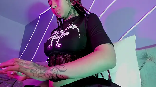 Snapshot of Evangeline_bell chatting on January 13, 2025, 12:13 pm Evangeline bell online show from January 13, 2025, 12:13 pm