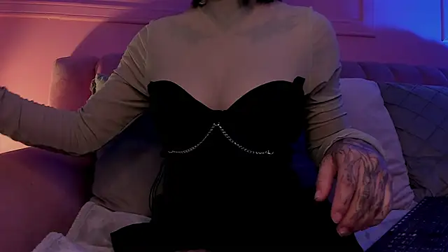 Snapshot of Evangeline_bell chatting on January 24, 2025, 12:10 pm Evangeline bell online show from January 24, 2025, 12:10 pm