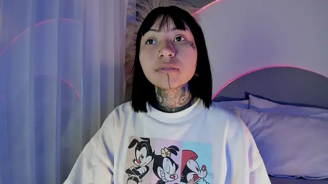 Snapshot of Evangeline_bell chatting on October 6, 2025, 11:51 am Evangeline bell online show from October 6, 2025, 11:51 am