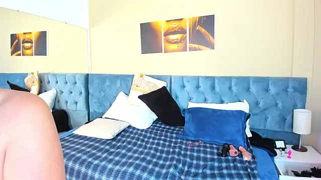 Snapshot of Sam_and_molly_ chatting on December 1, 2024, 10:43 pm Sam and molly online show from December 1, 2024, 10:43 pm