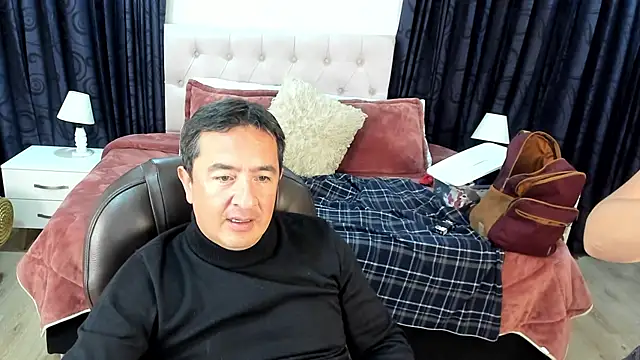 Snapshot of Sam_and_molly_ chatting on January 23, 2025, 7:18 pm Sam and molly online show from January 23, 2025, 7:18 pm