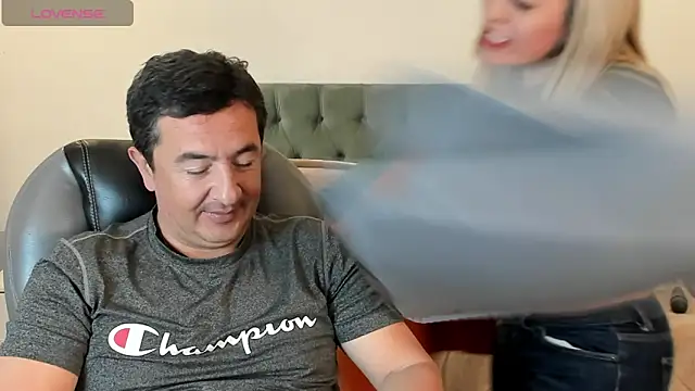 Snapshot of Sam_and_molly_ chatting on January 30, 2025, 7:15 pm Sam and molly online show from January 30, 2025, 7:15 pm