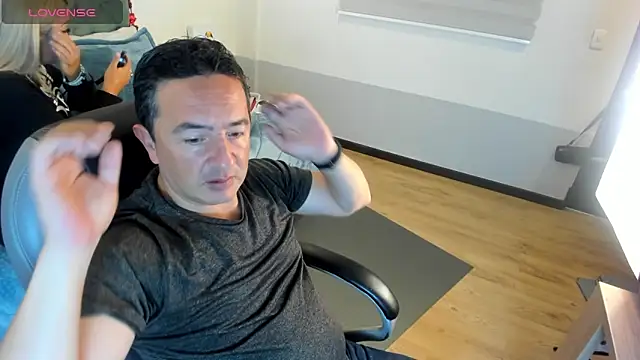 Snapshot of Sam_and_molly_ chatting on February 14, 2025, 7:44 pm Sam and molly online show from February 14, 2025, 7:44 pm