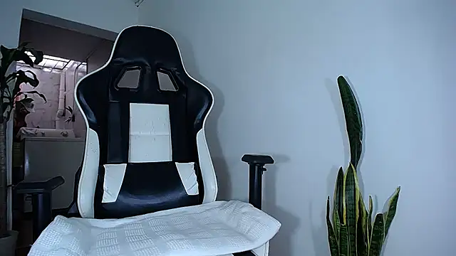 diamond black00 online show from March 14, 2025, 9:10 pm