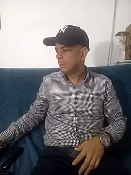 latinmartin73 online show from March 5, 2025, 1:31 am