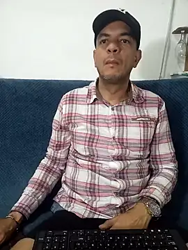 latinmartin73 online show from March 7, 2025, 12:48 am