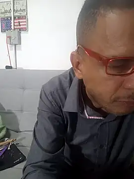 latinmartin73 online show from March 18, 2025, 1:00 am