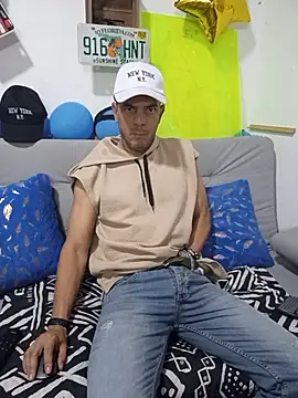 latinmartin73 online show from October 9, 2025, 11:47 pm