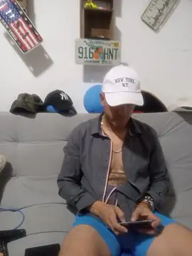 latinmartin73 online show from November 11, 2025, 10:54 pm