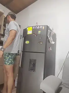 latinmartin73 online show from December 15, 2025, 2:27 am