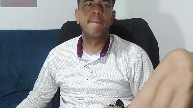 latinmartin73 online show from May 14, 2026, 1:01 am