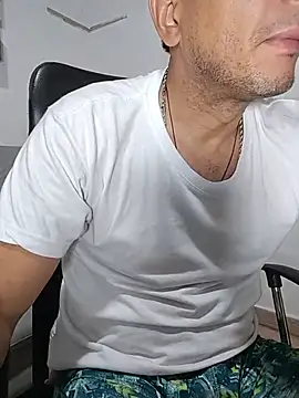 latinmartin73 online show from June 3, 2026, 12:02 am