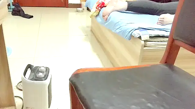 huzi518 online show from November 2, 2025, 11:56 am