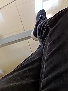 huzi518 online show from November 13, 2025, 7:51 am