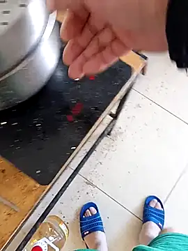 huzi518 online show from November 15, 2025, 3:26 am