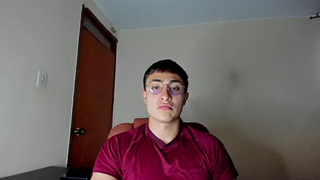 Leoknight online show from February 5, 2025, 8:57 pm