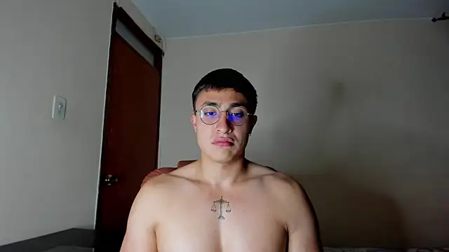 Leoknight online show from February 6, 2025, 12:11 am