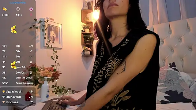 Snapshot of savagequeenbee7 chatting on January 11, 2025, 9:04 pm savagequeenbee7 online show from January 11, 2025, 9:04 pm