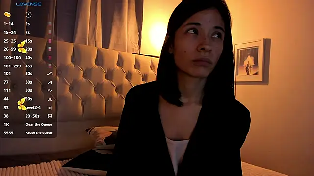 Snapshot of savagequeenbee7 chatting on January 17, 2025, 1:03 pm savagequeenbee7 online show from January 17, 2025, 1:03 pm