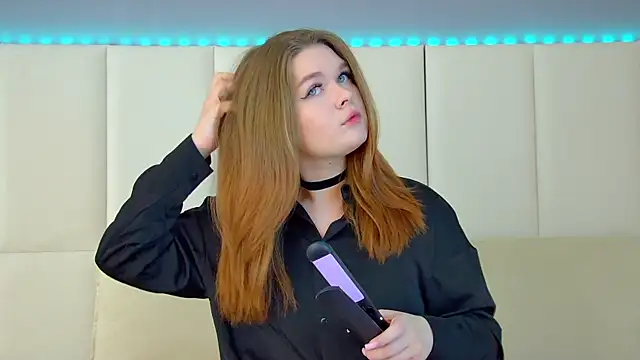 CrystalLyons online show from March 2, 2025, 6:16 am