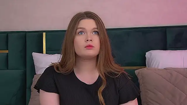 CrystalLyons online show from May 17, 2026, 6:22 am