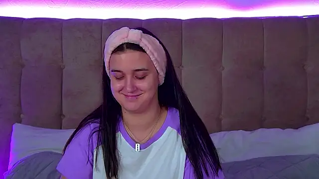 ChristinaMilton online show from November 11, 2025, 6:19 pm