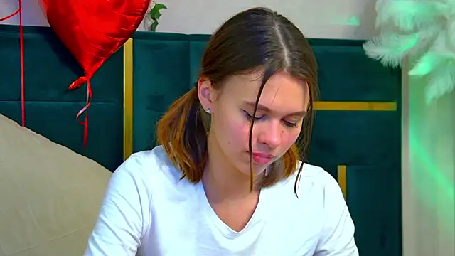 Snapshot of PollyLanders chatting on February 11, 2025, 1:10 am PollyLanders online show from February 11, 2025, 1:10 am