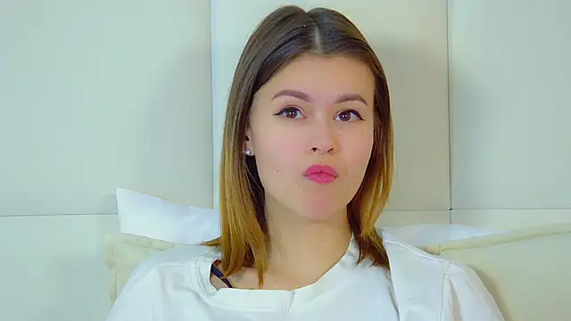 Snapshot of PollyLanders chatting on February 28, 2025, 10:20 am PollyLanders online show from February 28, 2025, 10:20 am