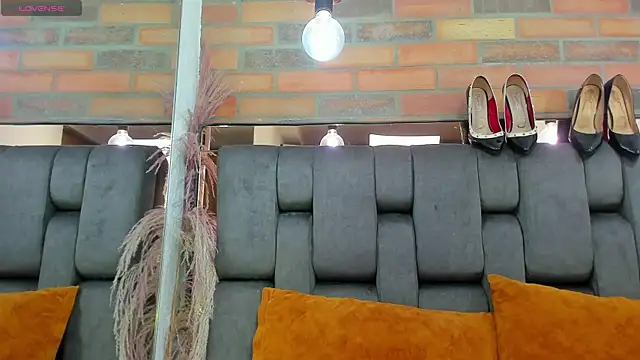 JESSYCORTES online show from November 24, 2025, 3:23 pm