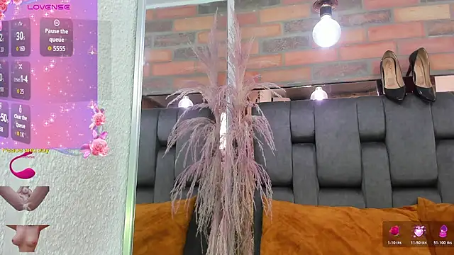 JESSYCORTES online show from February 4, 2026, 8:36 pm