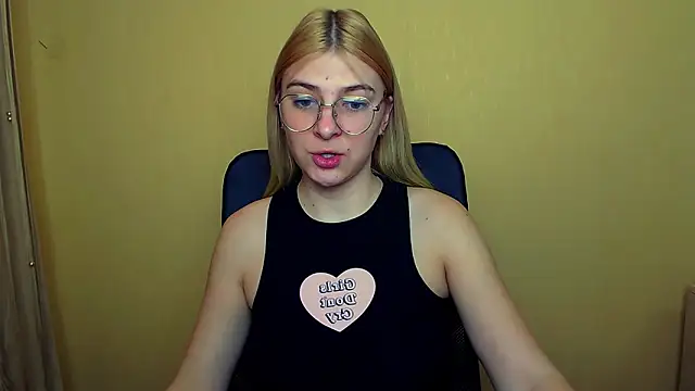 Luna Lush  online show from January 13, 2025, 8:15 am