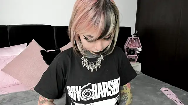 NikkiRamone online show from January 11, 2025, 6:23 pm