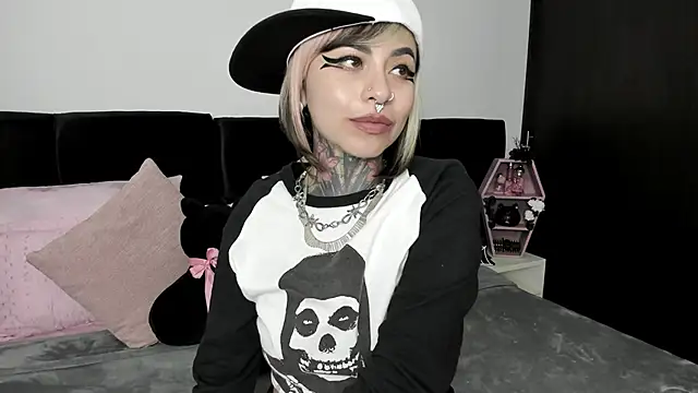 NikkiRamone online show from January 22, 2025, 12:17 pm