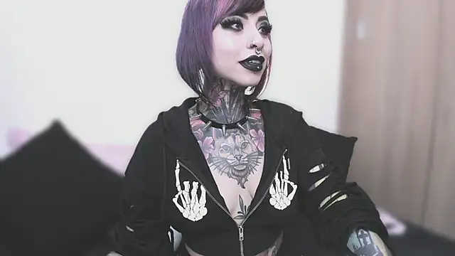 NikkiRamone online show from September 12, 2025, 11:10 am