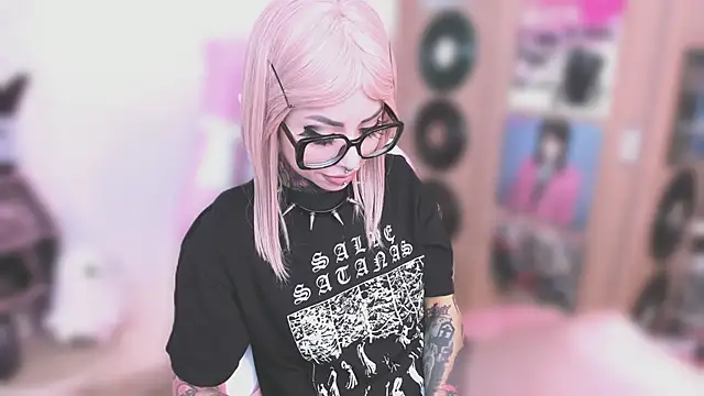 NikkiRamone online show from January 9, 2026, 11:13 am