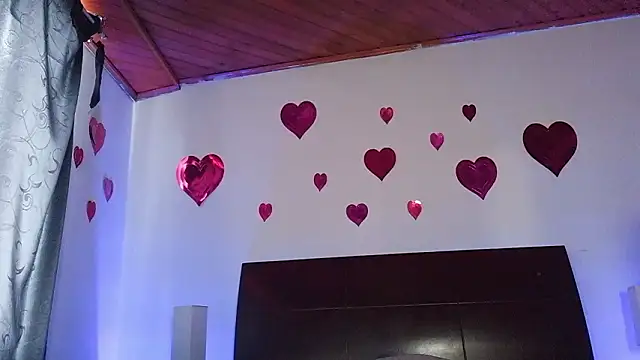 luccycollins  online show from February 11, 2026, 3:17 pm