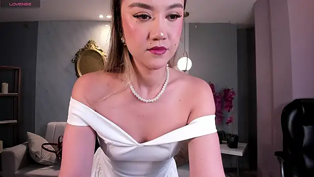 RebeccaHudson online show from February 26, 2026, 7:35 pm