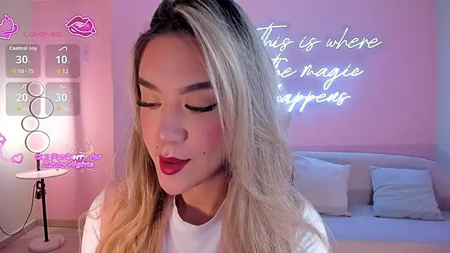 RebeccaHudson online show from March 3, 2026, 8:15 pm