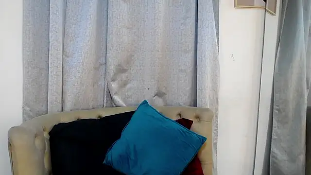 camilawm19 online show from February 15, 2026, 12:18 am