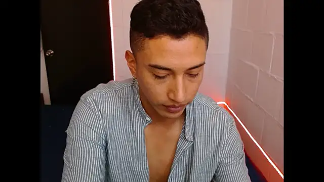 Snapshot of Davixx258 chatting on February 3, 2025, 7:10 pm Davixx258 online show from February 3, 2025, 7:10 pm