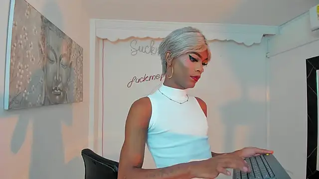 Keila Mendoza online show from June 28, 2026, 9:54 pm
