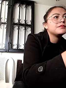 lara moon25 online show from December 12, 2024, 6:31 pm