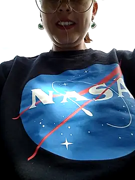 lara moon25 online show from September 10, 2025, 8:42 pm