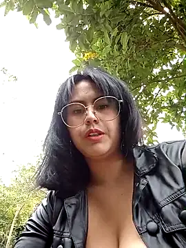 lara moon25 online show from October 10, 2025, 7:35 pm